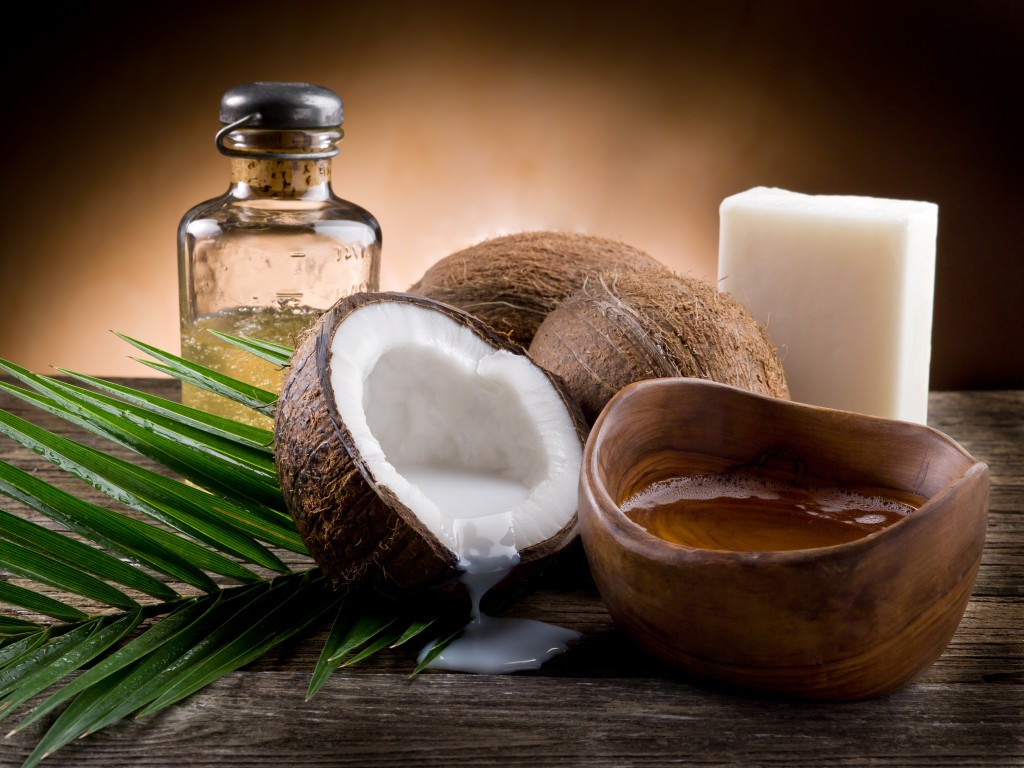 bigstock-natural-coconut-walnut-oil-62101910-1024x768